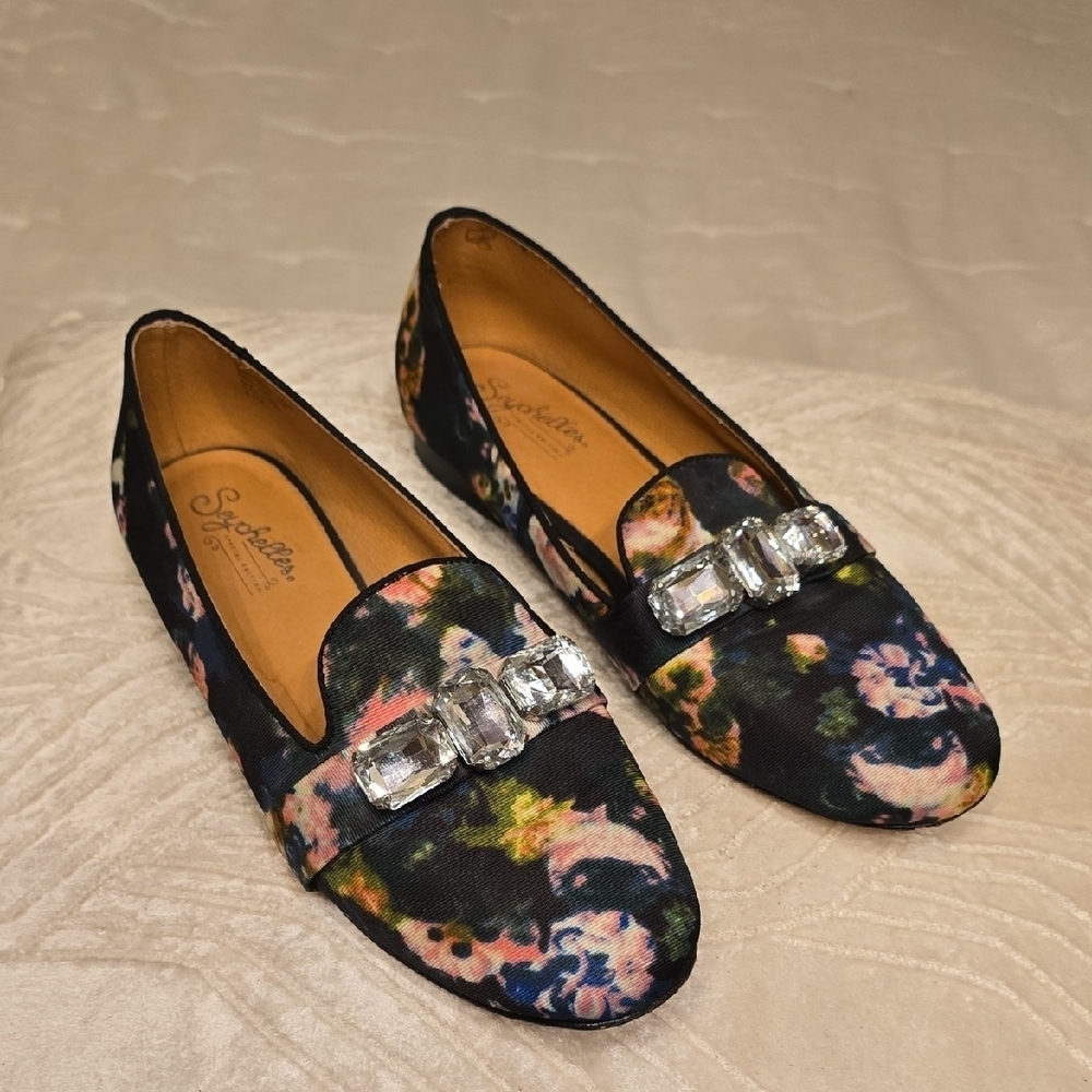 Seychelles Black Slip-On Loafers with Classic Silhouette